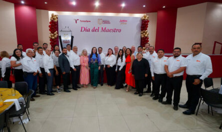 En cuatro años entrega Gobierno de Carmen Lilia Canturosas más de 30 mdp en bonos económicos para maestros