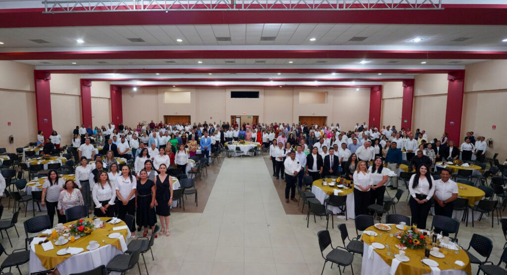 En cuatro años entrega Gobierno de Carmen Lilia Canturosas más de 30 mdp en bonos económicos para maestros