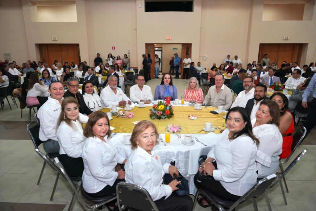 En cuatro años entrega Gobierno de Carmen Lilia Canturosas más de 30 mdp en bonos económicos para maestros