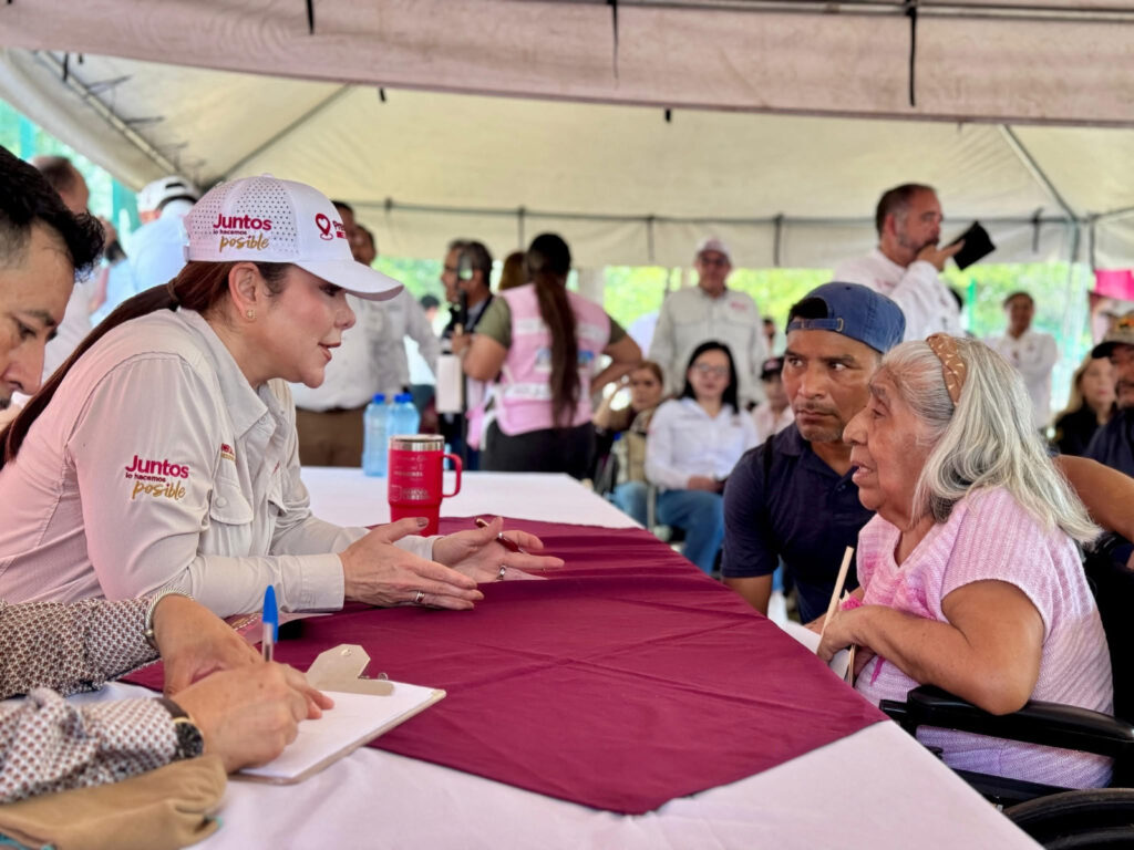 Carmen Lilia escucha y responde de forma directa a la ciudadanía 