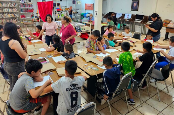 Familias neolaredenses aprovechan bibliotecas municipales al máximo