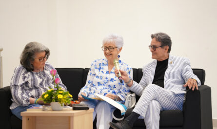 Rinden homenaje a Elena Poniatowska en la Infoteca por sus 93 años de edad