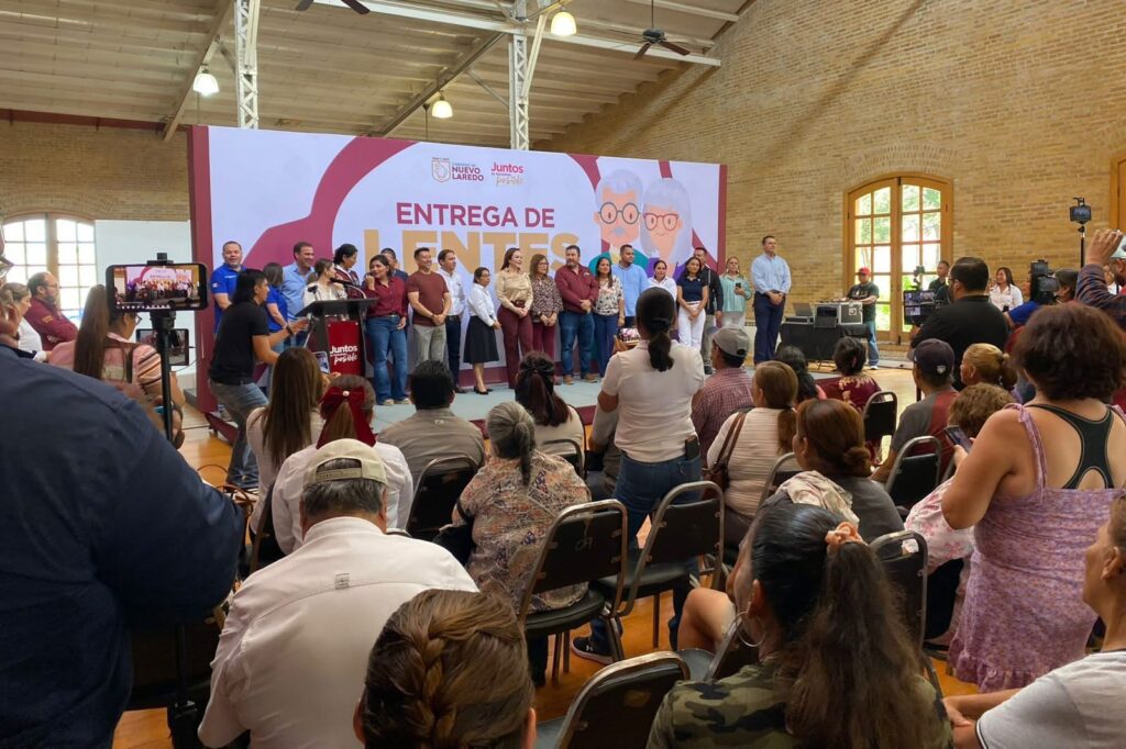 Alcaldesa Carmen Lilia Canturosas y Cabildo mejoran calidad de vida de familias con entrega de anteojos gratuitos