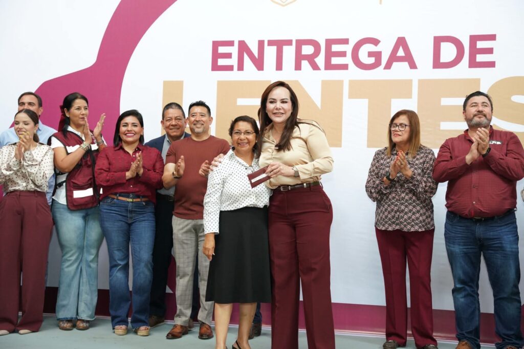 Alcaldesa Carmen Lilia Canturosas y Cabildo mejoran calidad de vida de familias con entrega de anteojos gratuitos