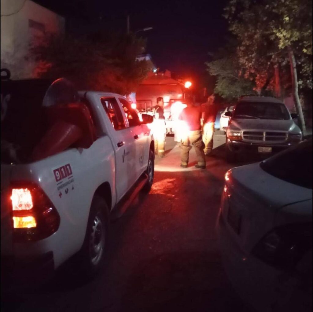 Rescatan a familia y sus mascotas de incendio en vivienda de Ciudad Victoria