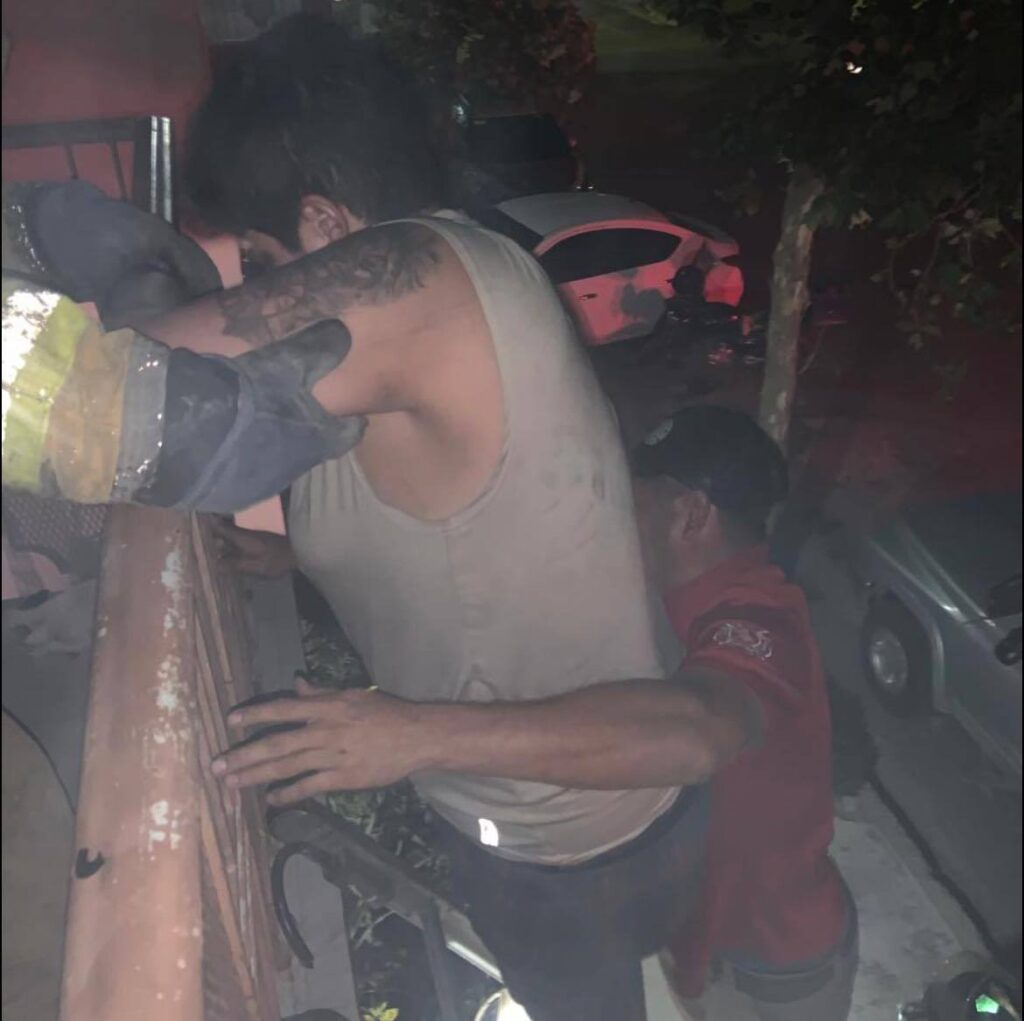 Rescatan a familia y sus mascotas de incendio en vivienda de Ciudad Victoria