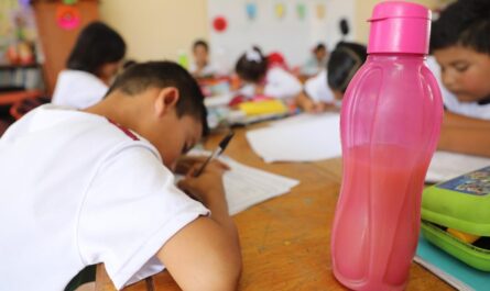 Sin aire ni agua, alumnos enfrentan condiciones extremas en plena jornada escolar