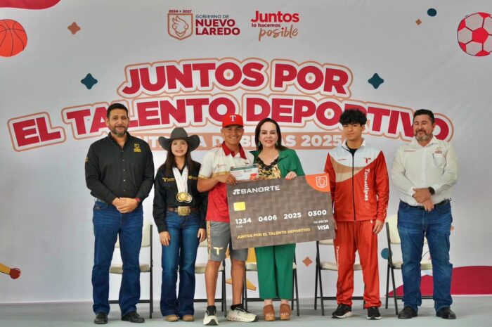 Entrega Carmen Lilia Canturosas beca deportiva a 300 atletas de Nuevo Laredo