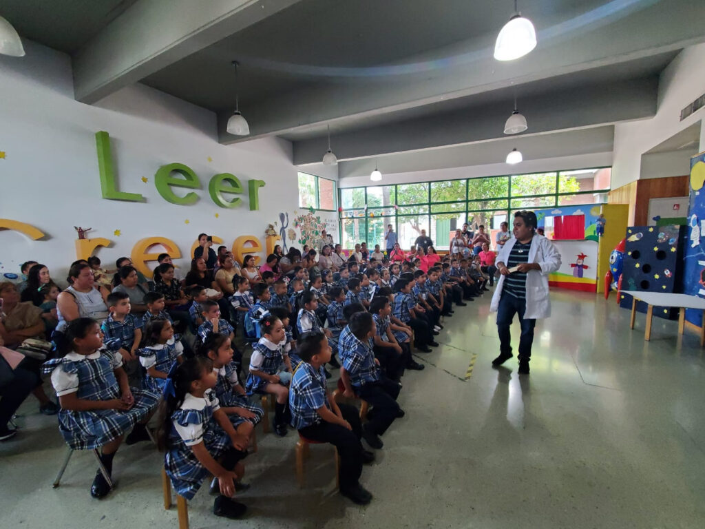Disfrutan pequeños estudiantes de mañana mágica en Estación Palabra