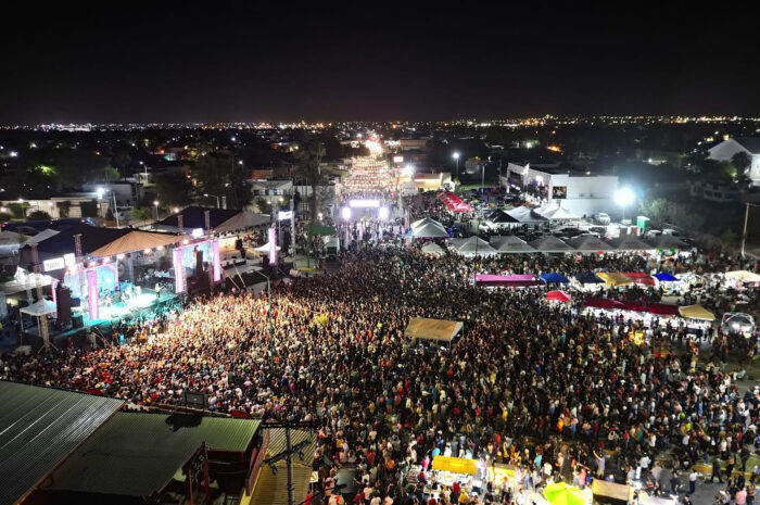 Neolaredenses celebran a lo grande su 177 aniversario con música, sabor y unión familiar