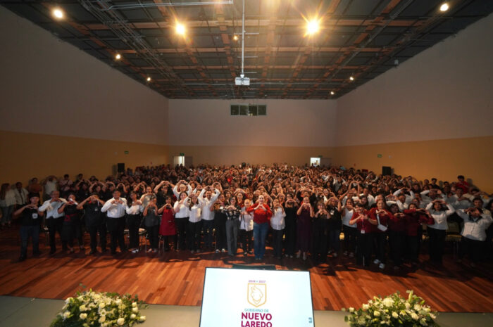 Fortalece Gobierno de Nuevo Laredo bienestar de familias con entrega de constancias a 448 graduados de Talleres de Oficio