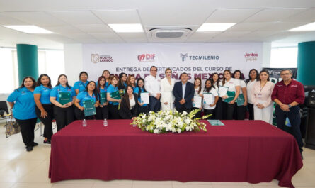 Manos que hablan: DIF y Tecmilenio gradúan a la primera generación en Lengua de Señas Mexicana