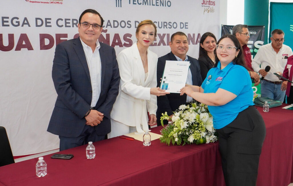 Manos que hablan: DIF y Tecmilenio gradúan a la primera generación en Lengua de Señas Mexicana