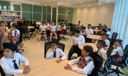 Estudiantes disfrutan y conocen acervo de Infoteca con visitas guiadas