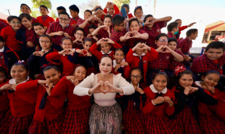 Anuncia alcaldesa Carmen Lilia Canturosas trámite gratis de certificado médico en Clínicas UNE para el regreso a clases