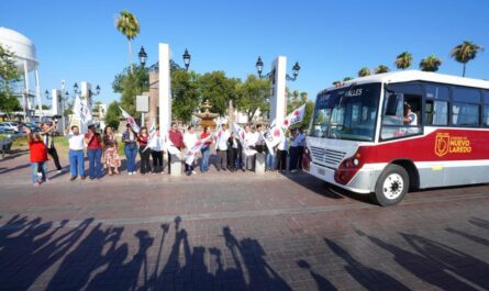 Alcaldesa Carmen Lilia Canturosas da banderazo a nuevos camiones urbanos para reforzar rutas al poniente de la ciudad