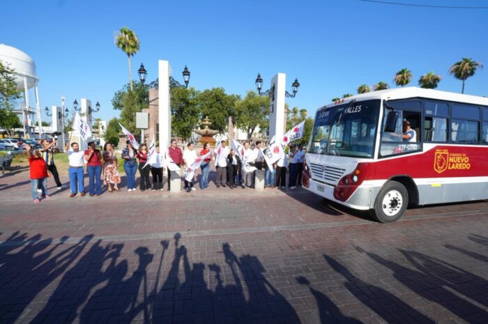 Alcaldesa Carmen Lilia Canturosas da banderazo a nuevos camiones urbanos para reforzar rutas al poniente de la ciudad