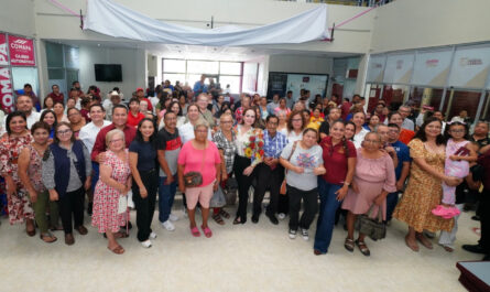 Entrega alcaldesa Carmen Lilia Canturosas y Cabildo 155 pares de lentes para mejorar la calidad de vida de familias neolaredenses