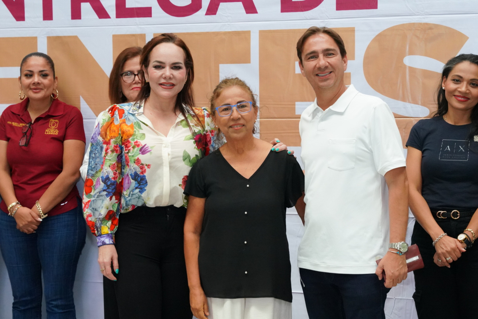 Entrega alcaldesa Carmen Lilia Canturosas y Cabildo 155 pares de lentes para mejorar la calidad de vida de familias neolaredenses
