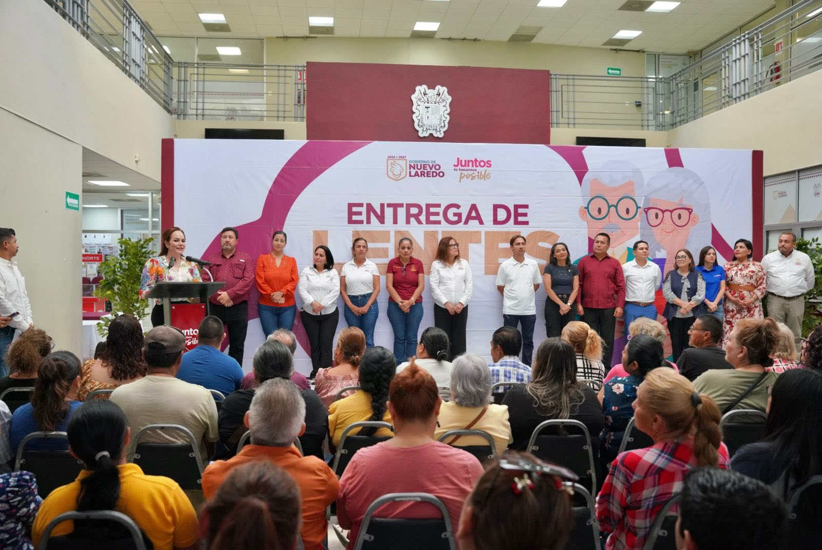 Entrega alcaldesa Carmen Lilia Canturosas y Cabildo 155 pares de lentes para mejorar la calidad de vida de familias neolaredenses
