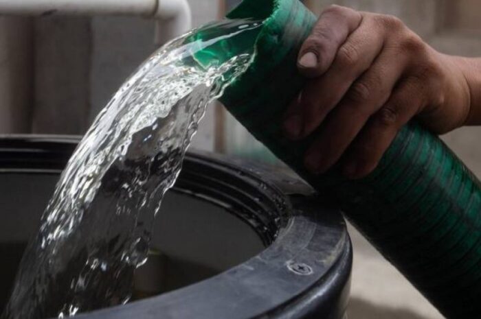 Comapa refuerza tandeos por baja producción de agua en La Peñita