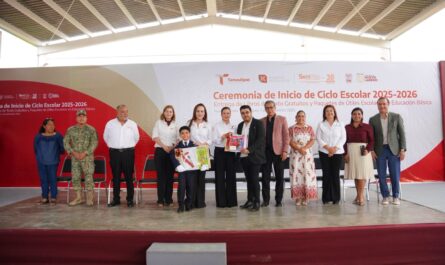 Nuevo Laredo da inicio al ciclo escolar 2025-2026 con entrega de libros de texto, útiles y más de 72 mil guías didácticas