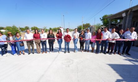 Alcadesa Carmen Lilia Canturosas entrega obras de pavimentación en la colonia 150 Aniversario