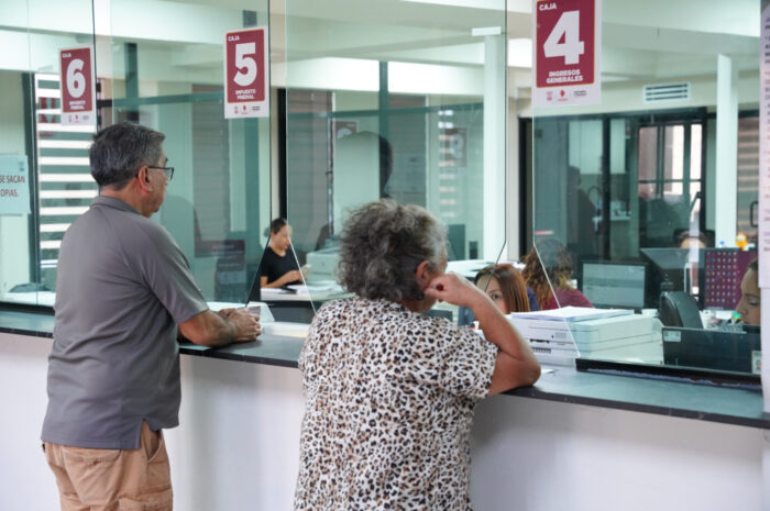 Avanza entrega de pólizas de seguro a contribuyentes cumplidos en Nuevo Laredo