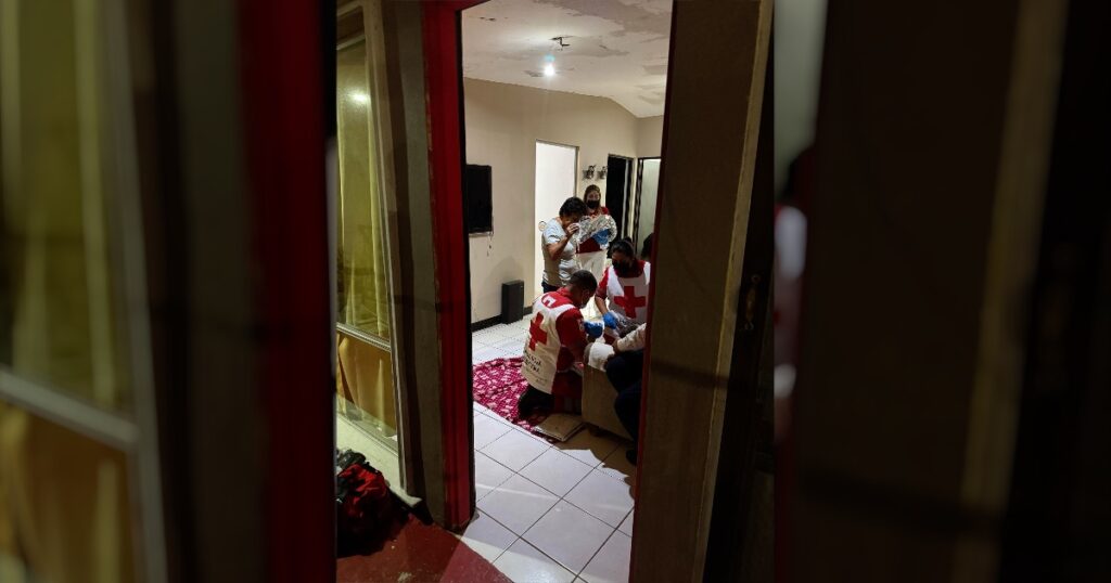 Madre da a luz con apoyo de voluntarios y Cruz Roja en Ciudad Madero