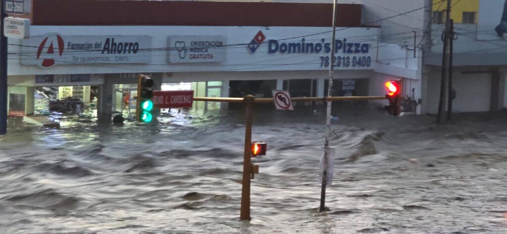 Río Cazones provoca severas inundaciones en Poza Rica