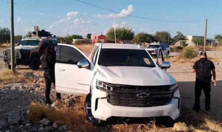Aseguran camioneta con arma, droga y equipo táctico en El Mante