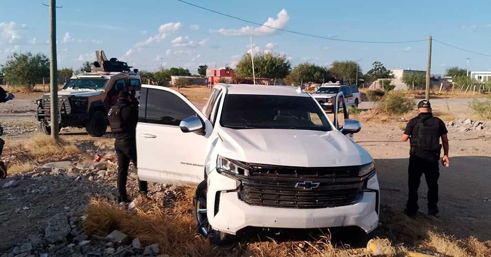 Aseguran camioneta con arma, droga y equipo táctico en El Mante Aseguran camioneta con arma, droga y equipo táctico en El Mante