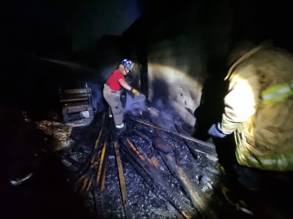 Incendio arrasa taller de refacciones en Ciudad Victoria