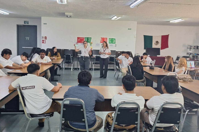 Visitan estudiantes museo permanente en Biblioteca Pública al centro de Nuevo Laredo
