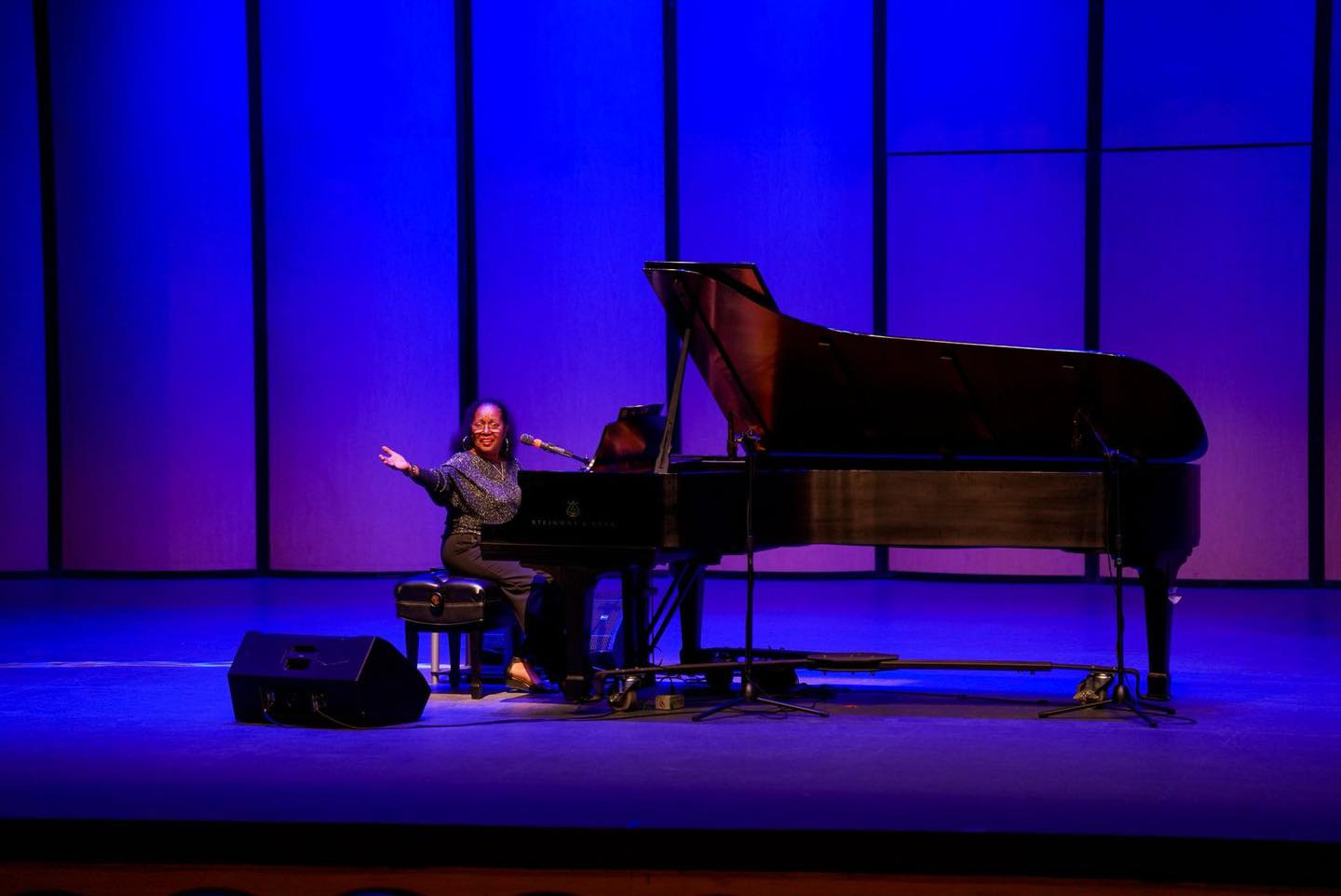 Argelia Fragoso cautiva al público de Nuevo Laredo en el XXXII Festival Internacional de la Costa del Seno Mexicano Argelia Fragoso cautiva al público de Nuevo Laredo en el XXXII Festival Internacional de la Costa del Seno Mexicano