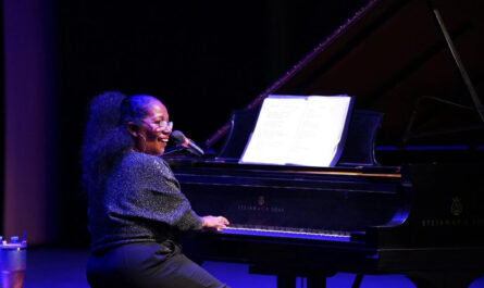 Argelia Fragoso cautiva al público de Nuevo Laredo en el XXXII Festival Internacional de la Costa del Seno Mexicano