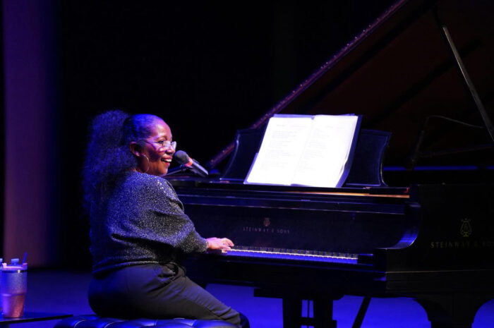 Argelia Fragoso cautiva al público de Nuevo Laredo en el XXXII Festival Internacional de la Costa del Seno Mexicano