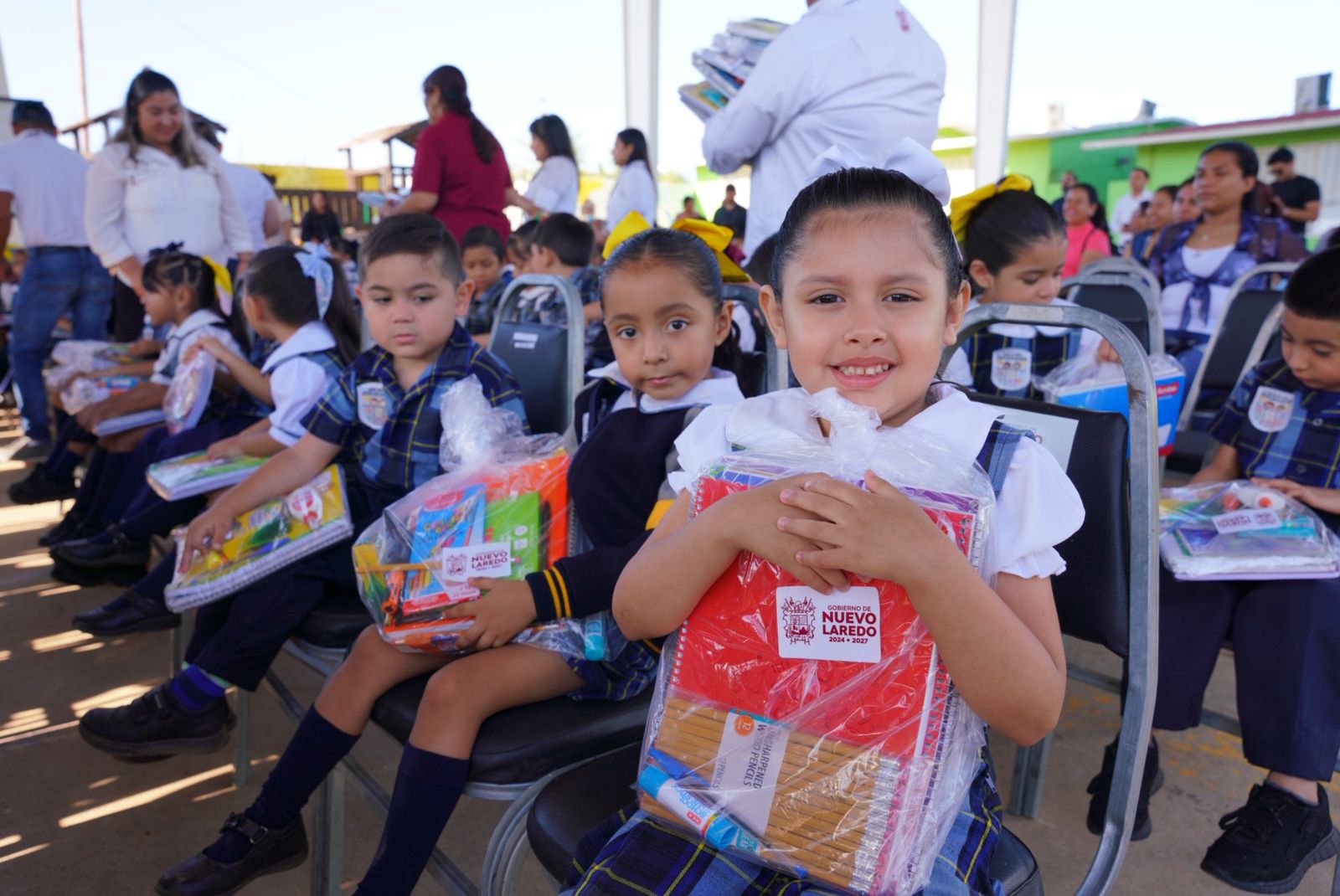 Con liderazgo educativo, Carmen Lilia Canturosas marca diferencia con apoyos escolares; más de 300 planteles reciben equipo de mantenimiento Con liderazgo educativo, Carmen Lilia Canturosas marca diferencia con apoyos escolares; más de 300 planteles reciben equipo de mantenimiento