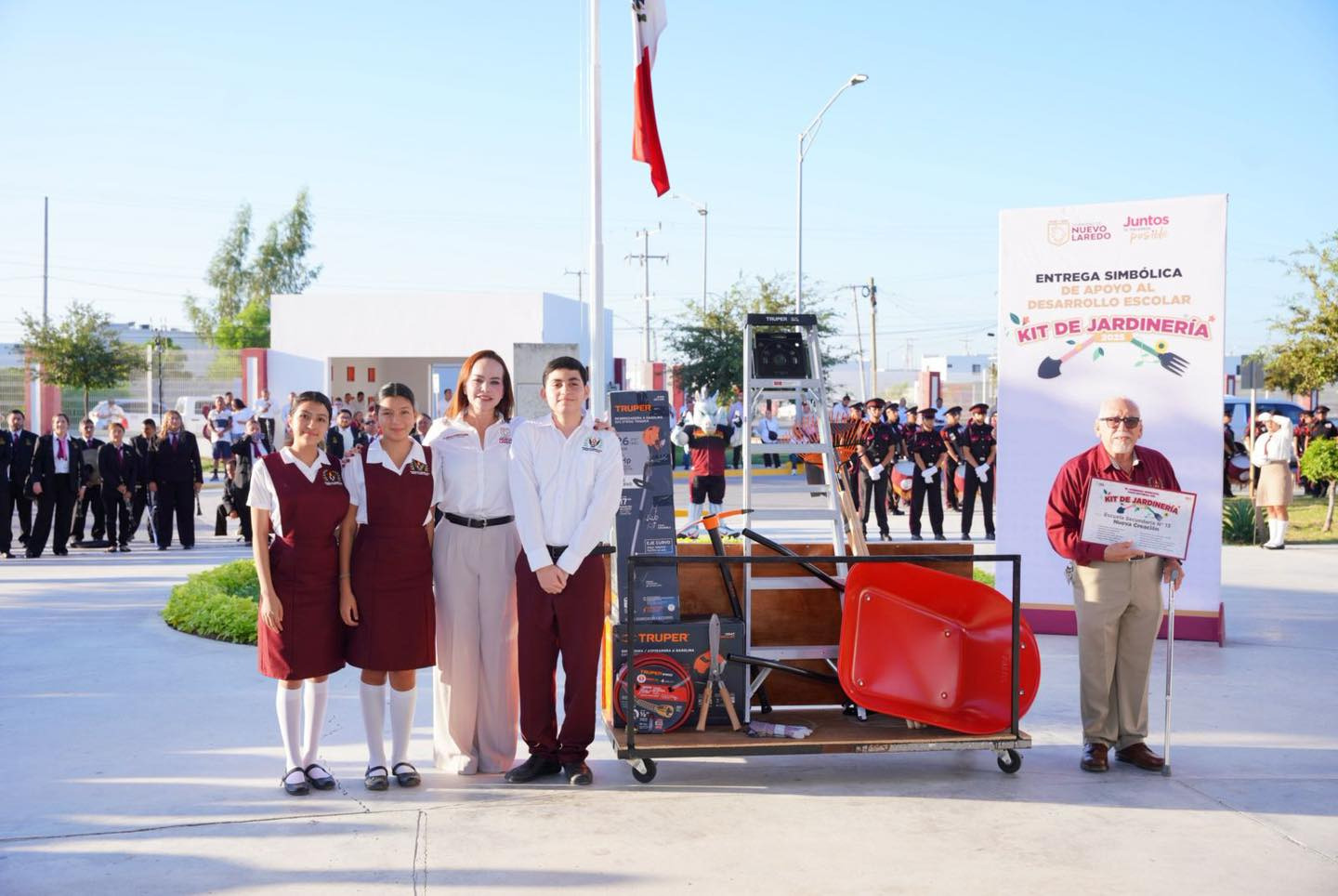 Con liderazgo educativo, Carmen Lilia Canturosas marca diferencia con apoyos escolares; más de 300 planteles reciben equipo de mantenimiento Con liderazgo educativo, Carmen Lilia Canturosas marca diferencia con apoyos escolares; más de 300 planteles reciben equipo de mantenimiento