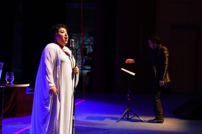 Emotiva velada cultural con “Piaf de Bolsillo” en el Festival Internacional en la Costa del Seno Mexicano