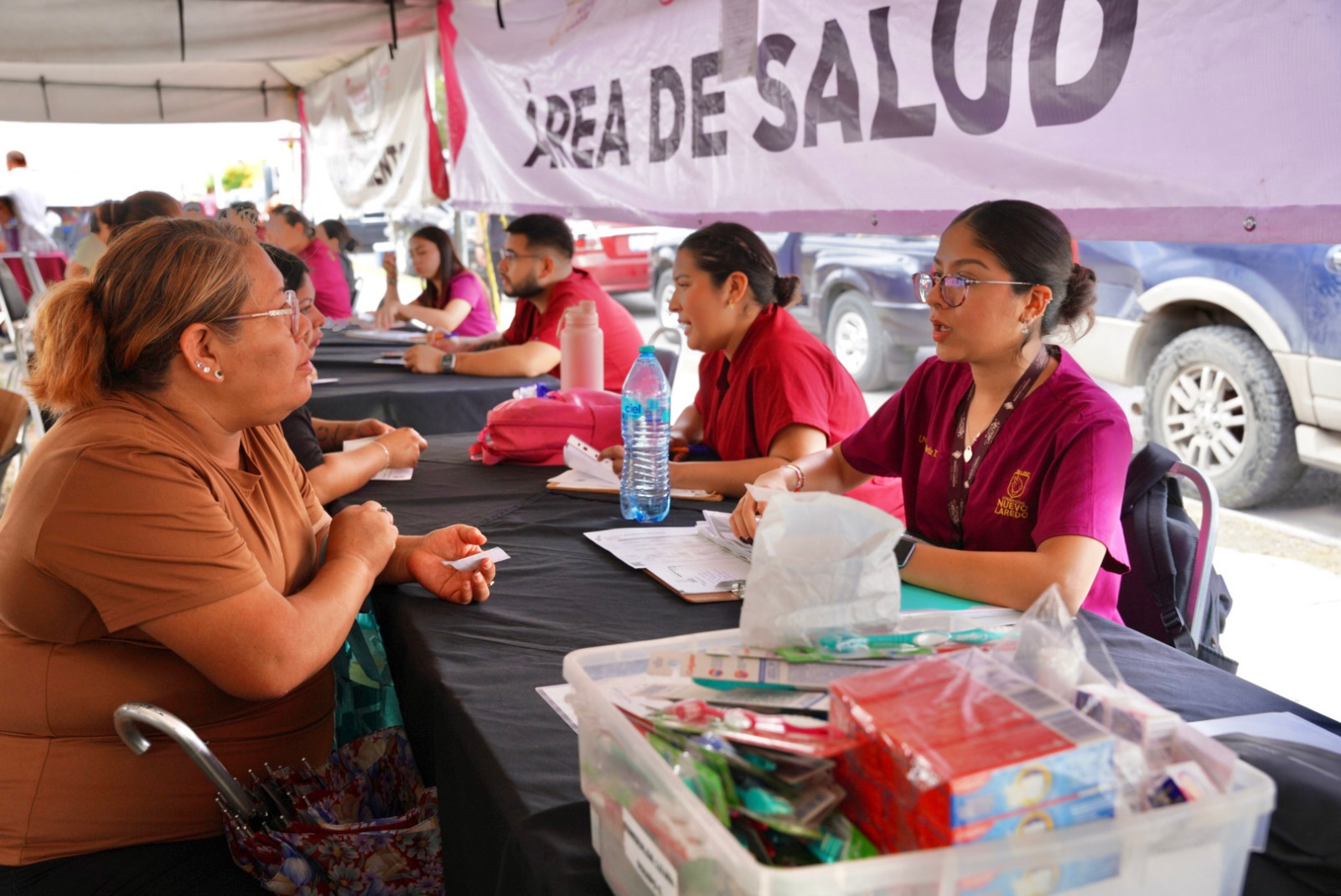 “Presidencia Cerquita de Ti” facilita el acceso a servicios municipales; vecinos de Valles de Anáhuac agradecen a alcaldesa “Presidencia Cerquita de Ti” facilita el acceso a servicios municipales; vecinos de Valles de Anáhuac agradecen a alcaldesa