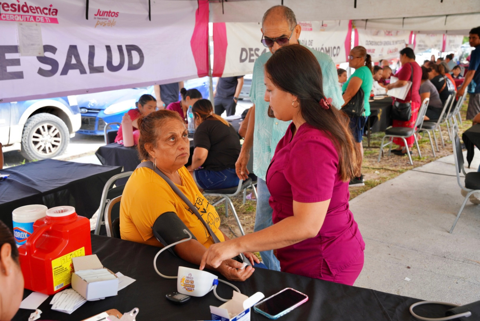 “Presidencia Cerquita de Ti” facilita el acceso a servicios municipales; vecinos de Valles de Anáhuac agradecen a alcaldesa “Presidencia Cerquita de Ti” facilita el acceso a servicios municipales; vecinos de Valles de Anáhuac agradecen a alcaldesa