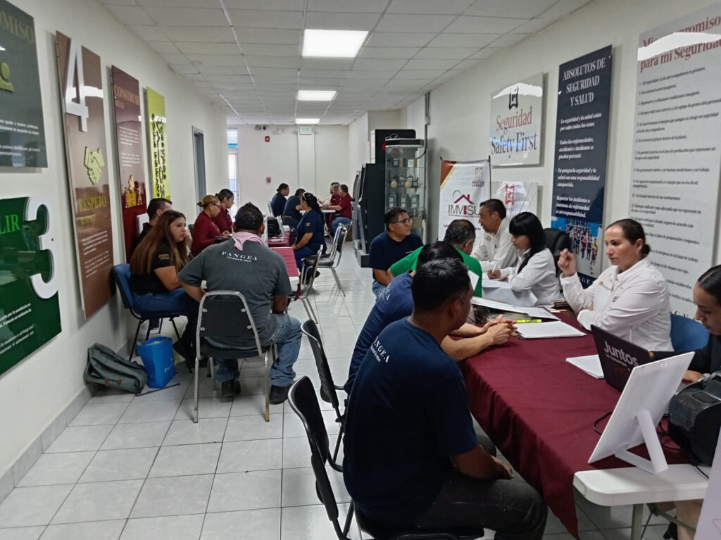 Acercan servicios gubernamentales a trabajadores de GST Pangea con “Brigadas en tu Empresa”