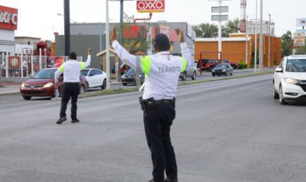 Exhorta Dirección de Tránsito y Vialidad a manejar con precaución y evitar distracciones Exhorta Dirección de Tránsito y Vialidad a manejar con precaución y evitar distracciones