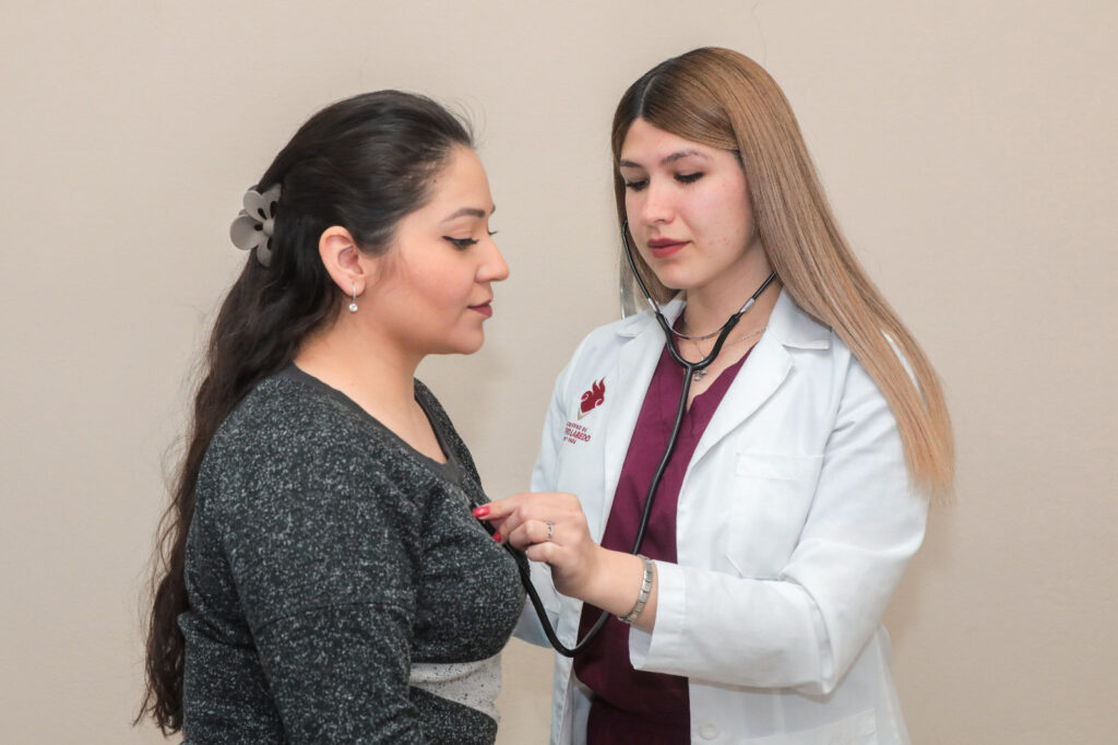 Continúa la campaña de salud para la detección temprana del cáncer de mama en Clínicas UNE Continúa la campaña de salud para la detección temprana del cáncer de mama en Clínicas UNE