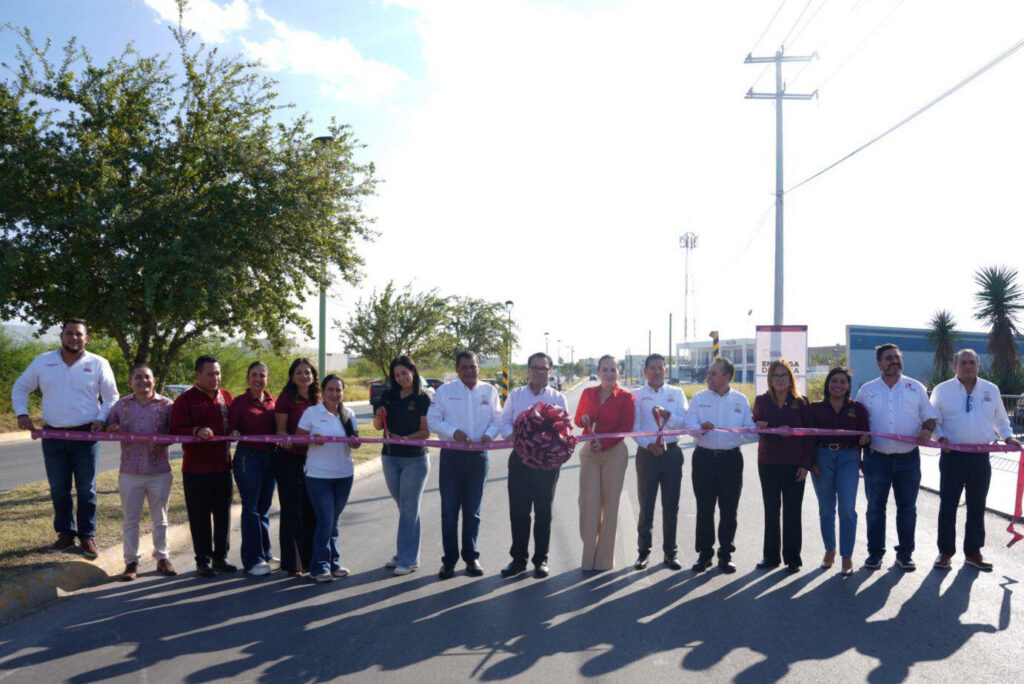 Carmen Lilia Canturosas entrega nuevas obras que mejoran el entorno social y la movilidad al sur de Nuevo Laredo Carmen Lilia entrega obras al sur de Nuevo Laredo