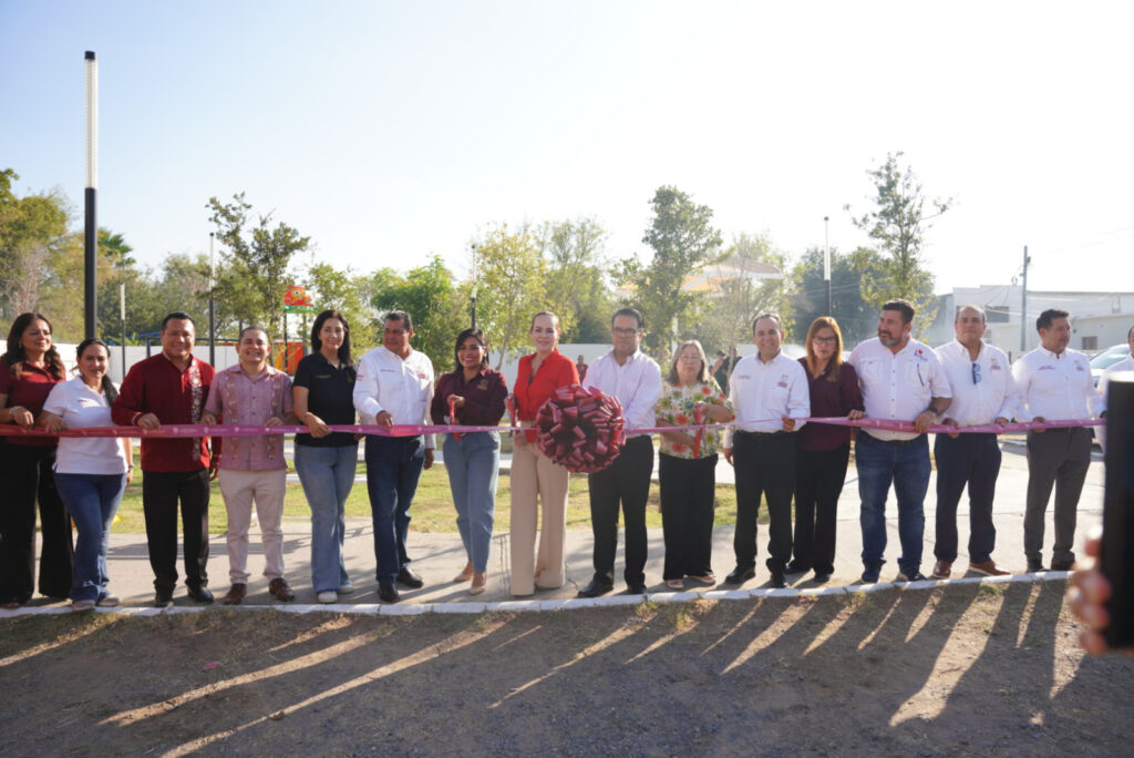 Carmen Lilia Canturosas entrega nuevas obras que mejoran el entorno social y la movilidad al sur de Nuevo Laredo Carmen Lilia entrega obras al sur de Nuevo Laredo