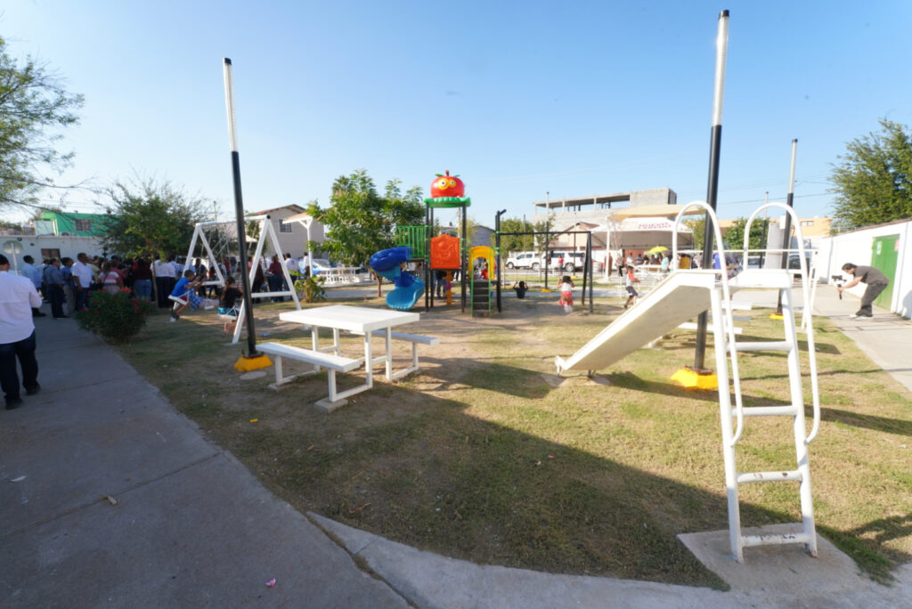 Carmen Lilia Canturosas entrega nuevas obras que mejoran el entorno social y la movilidad al sur de Nuevo Laredo Carmen Lilia entrega obras al sur de Nuevo Laredo