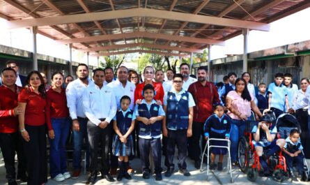 Refrenda alcaldesa Carmen Lilia Canturosas compromiso con la educación; entrega obras en escuelas de la ciudad