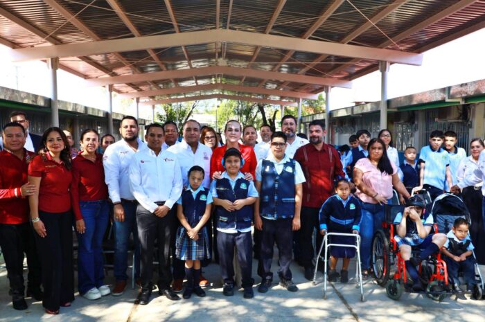 Refrenda alcaldesa Carmen Lilia Canturosas compromiso con la educación; entrega obras en escuelas de la ciudad